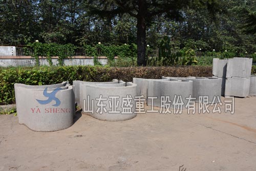 江蘇鹽城客戶定制LZYC-3型成型機試制水泥構件